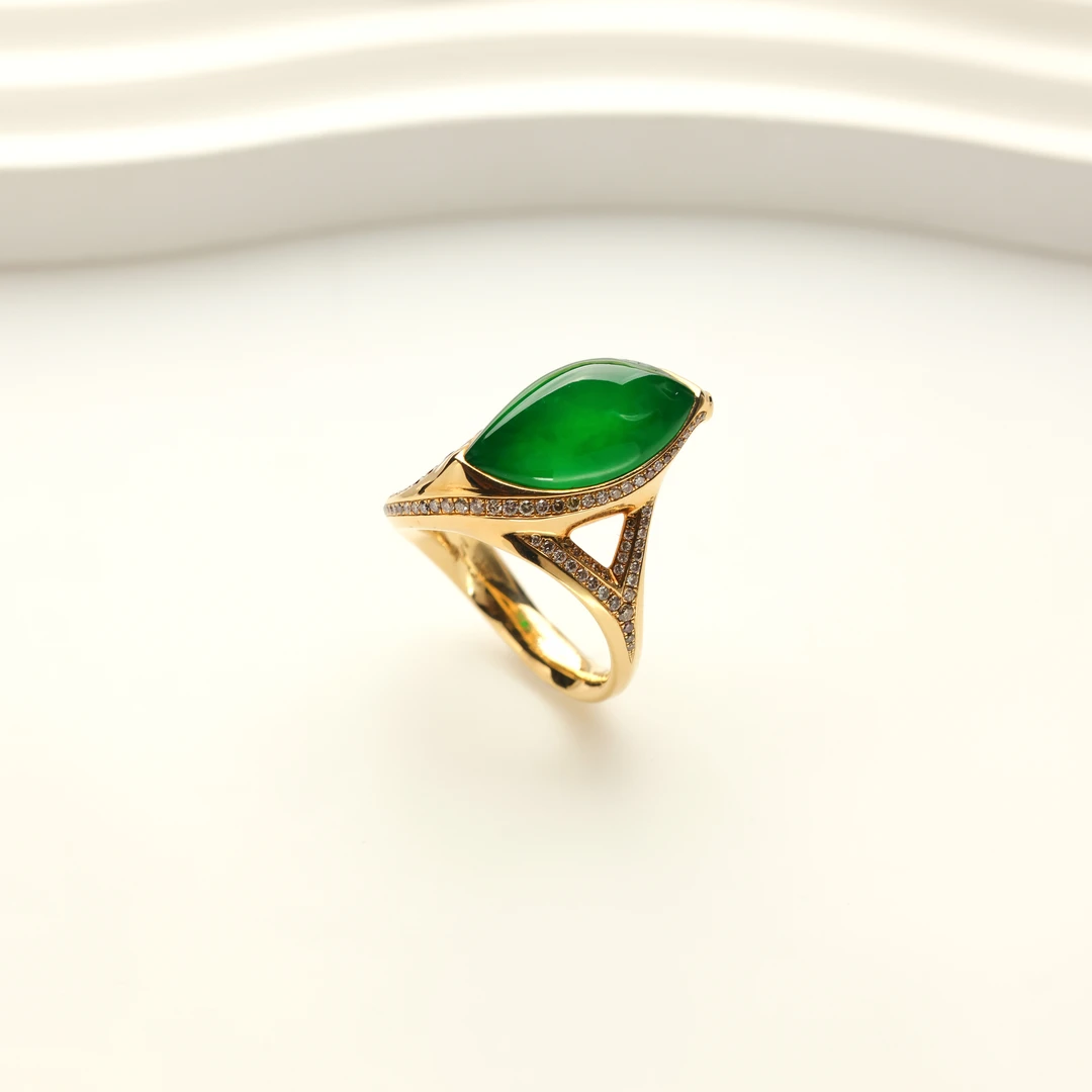 王朝阳翠语《逍遥游》玻璃种帝王绿戒指 轻奢极简天然A货翡翠