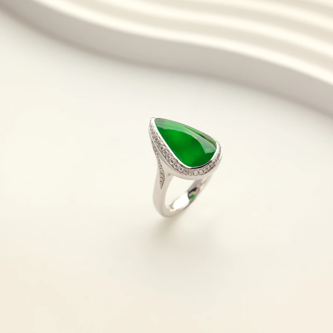 王朝阳翠语《春种》帝王绿冰种戒指 轻奢极简天然A货翡翠