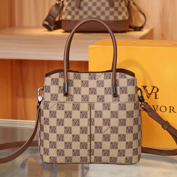 经典时尚休闲单肩斜跨水桶包2024新款百搭棋盘格多隔层手拎包女包