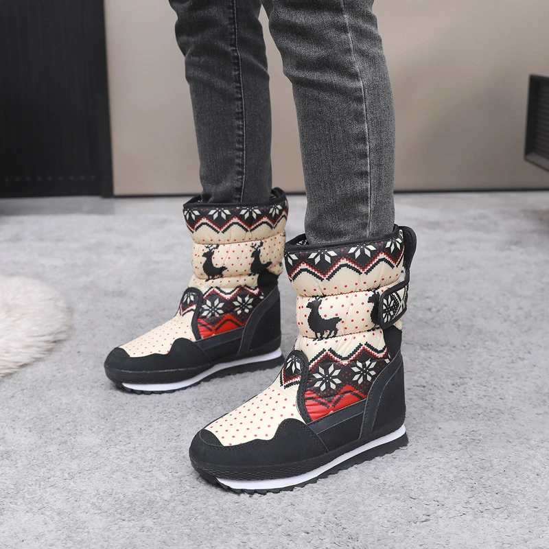 冬季加绒加厚户外保暖防水雪地靴女防滑防寒中筒靴平底厚底雪地鞋