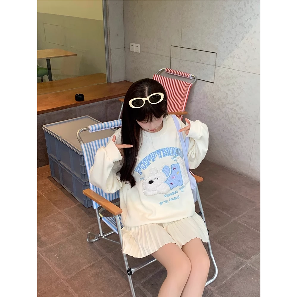 YIKOJIA奶甜毛绒小狗宽松圆领卫衣女早秋新款格纹贴布绣甜妹上衣