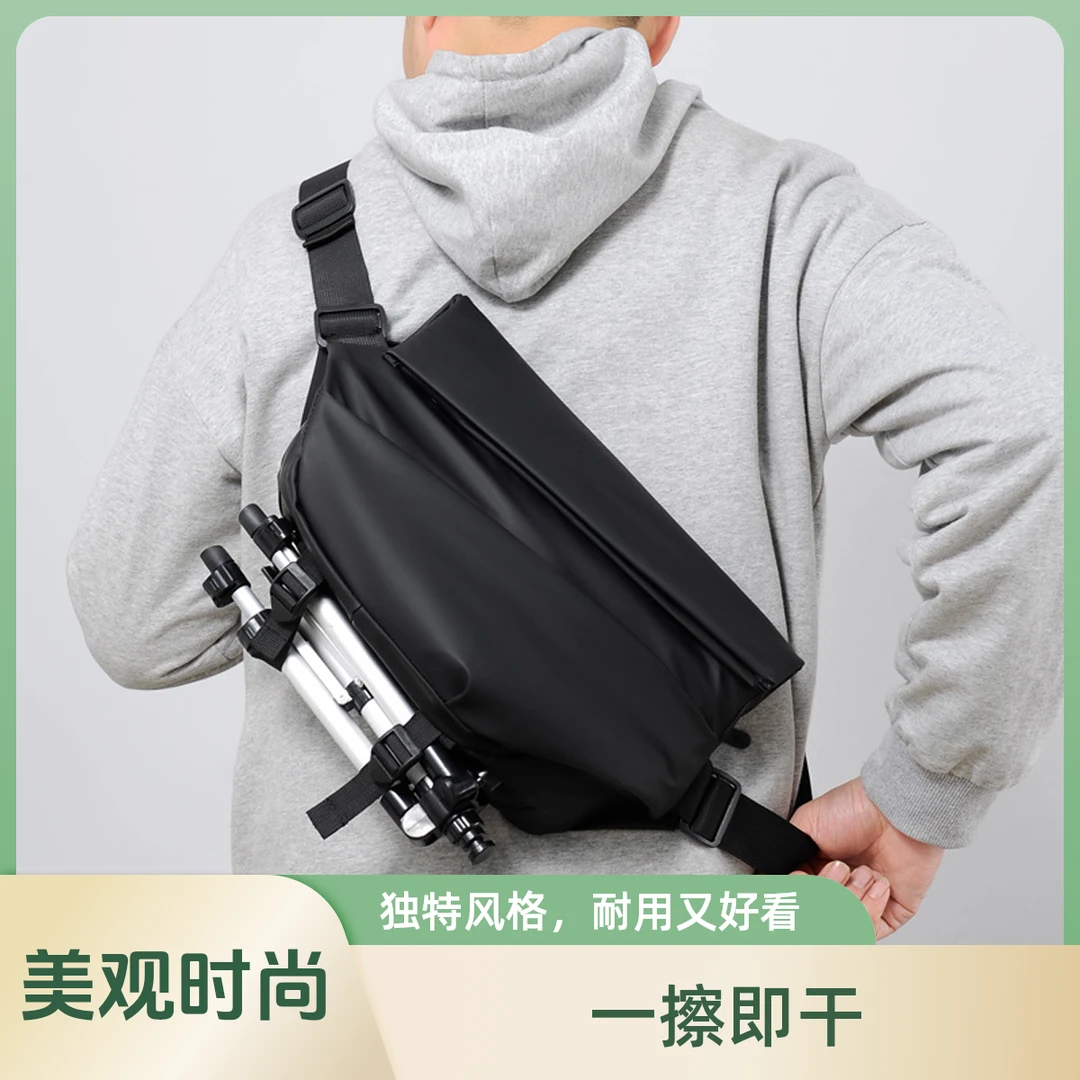 男士斜挎包通勤包胸包男款邮差包机车背包运动单肩挎包