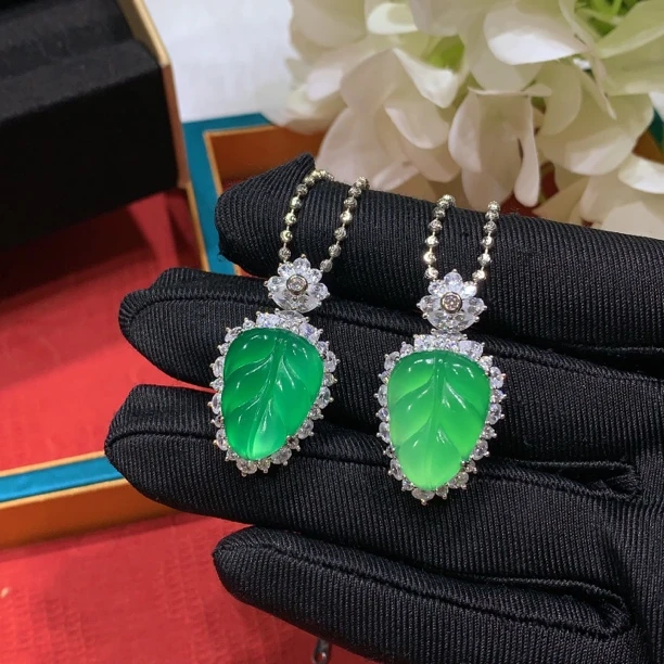 s925银镶嵌精致项链日常金枝玉叶玉石挂件天然冰阳绿玉髓叶子吊坠