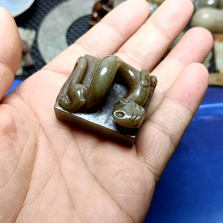 和田玉颈饰未镶嵌品**法