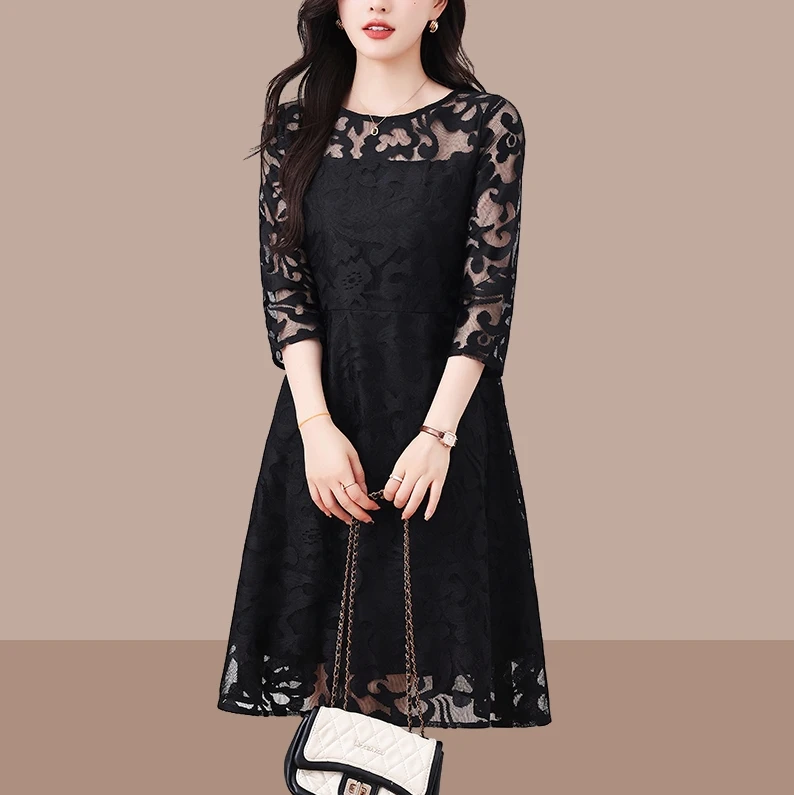 大码女装赫本风黑色蕾丝镂空拼接连衣裙2024秋季新款七分袖名媛风