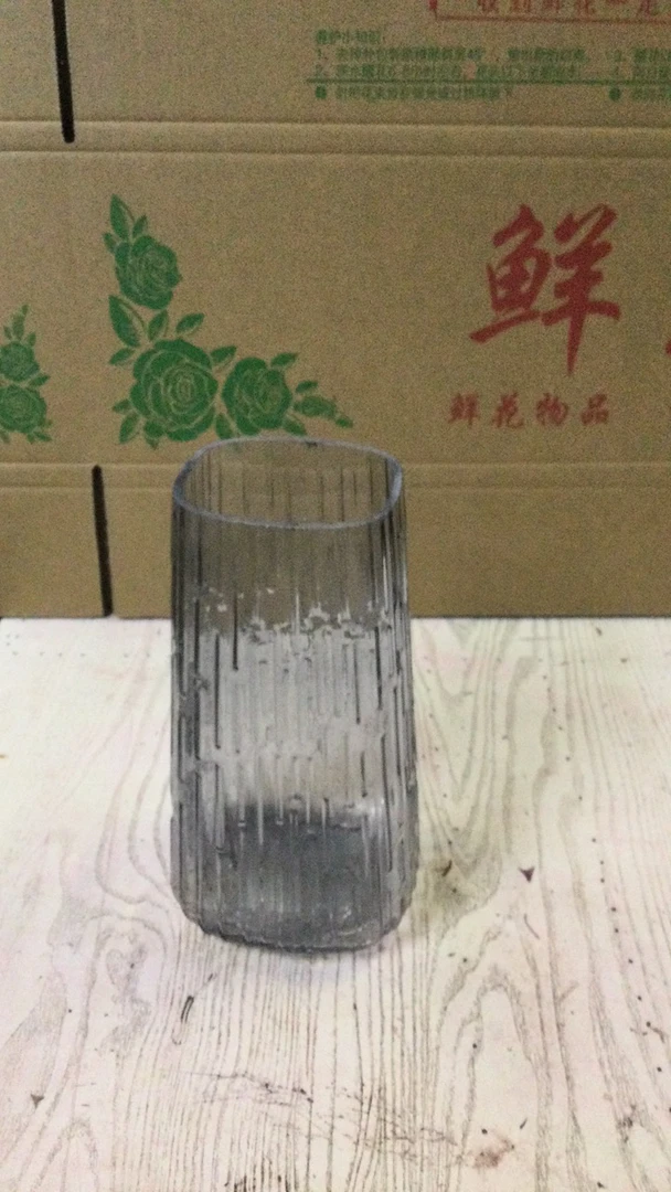 北欧竖纹透明玻璃花瓶