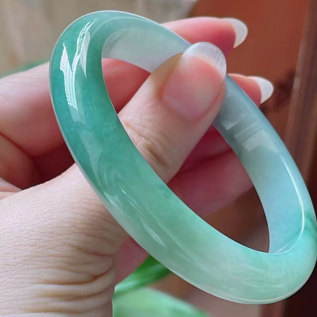 56圈水润飘绿a货翡翠手镯M113037女款时尚绿色冰透测量精美高冰