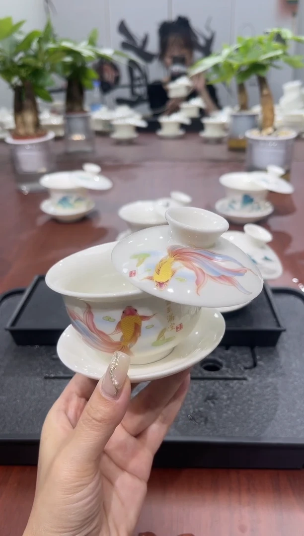 【闪购商品】陶瓷小号金鱼悬停单盖碗