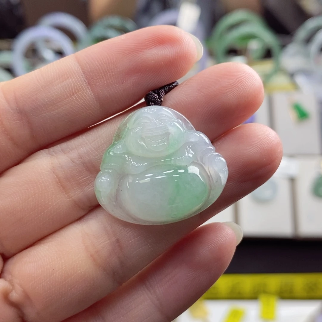 翡翠颈饰未镶嵌佛公
