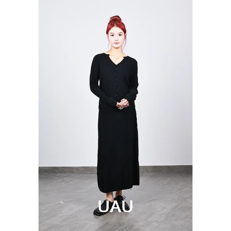 UAU24新款毛衣套裙显瘦气质长袖针织时尚黑色打底裙子8181002