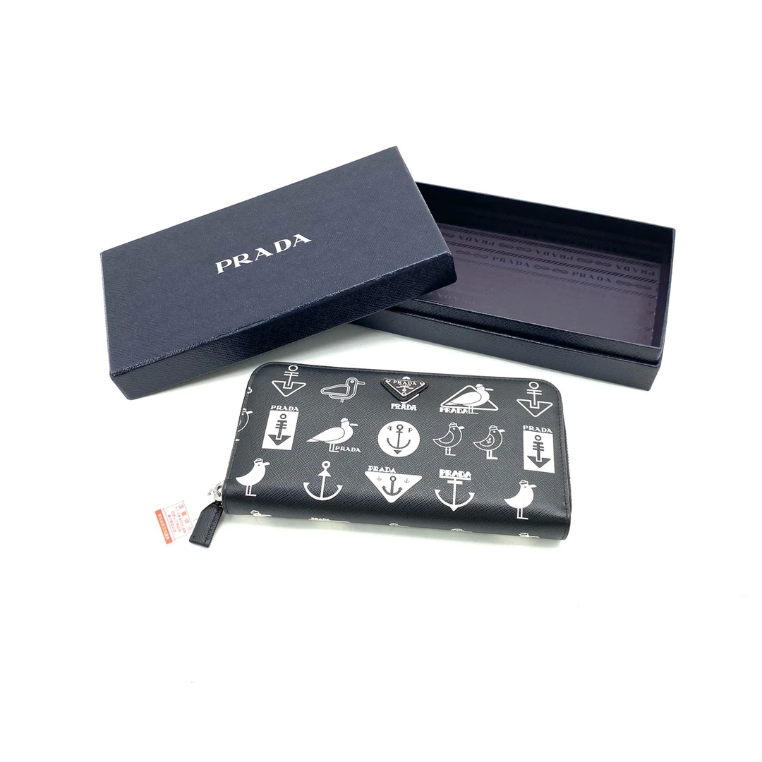 全新未使用 Prada/普拉达 限量徽章拉链钱包 尺寸20/10