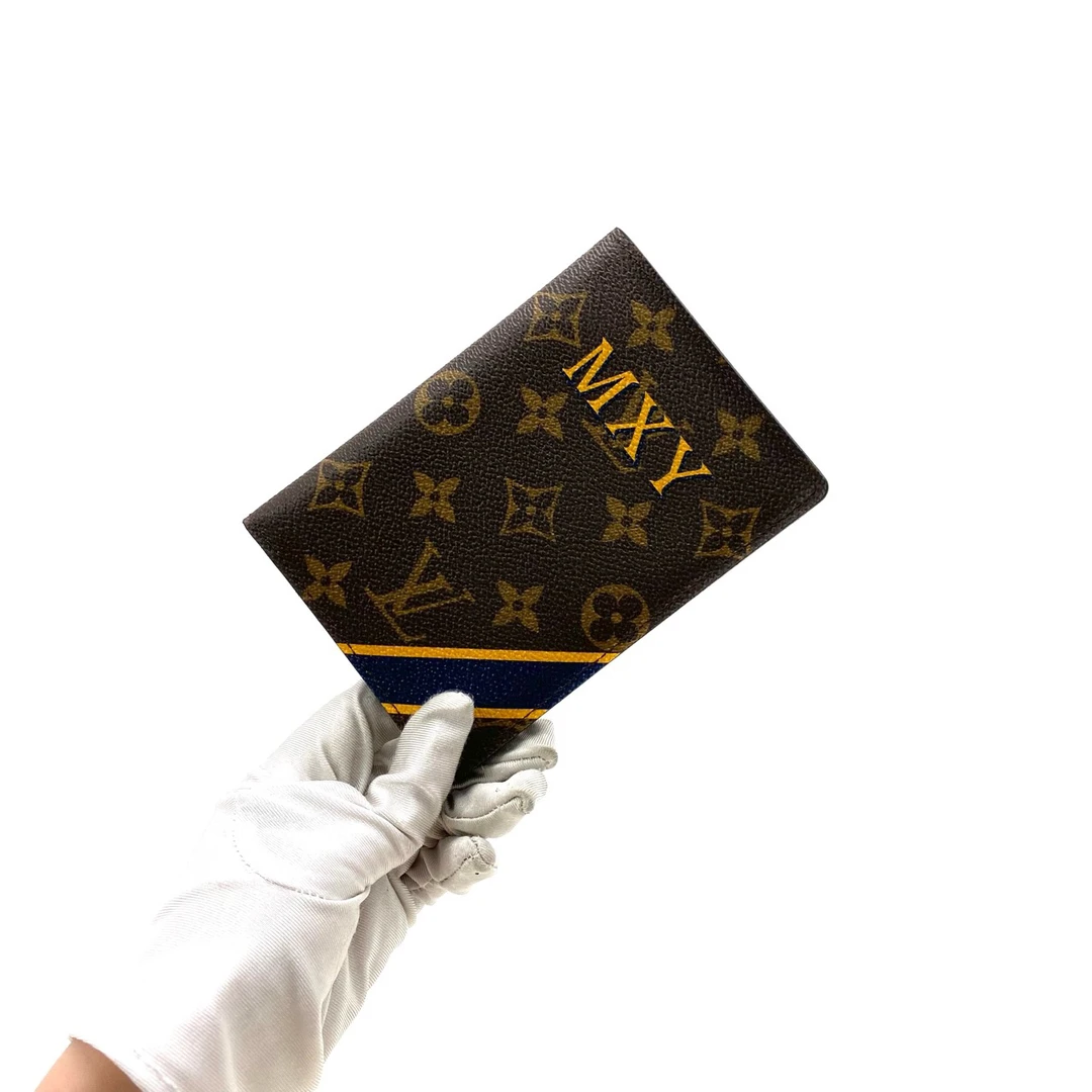 99新 LouisVuitton/路易威登 棕老花对折护照夹 尺寸14/10