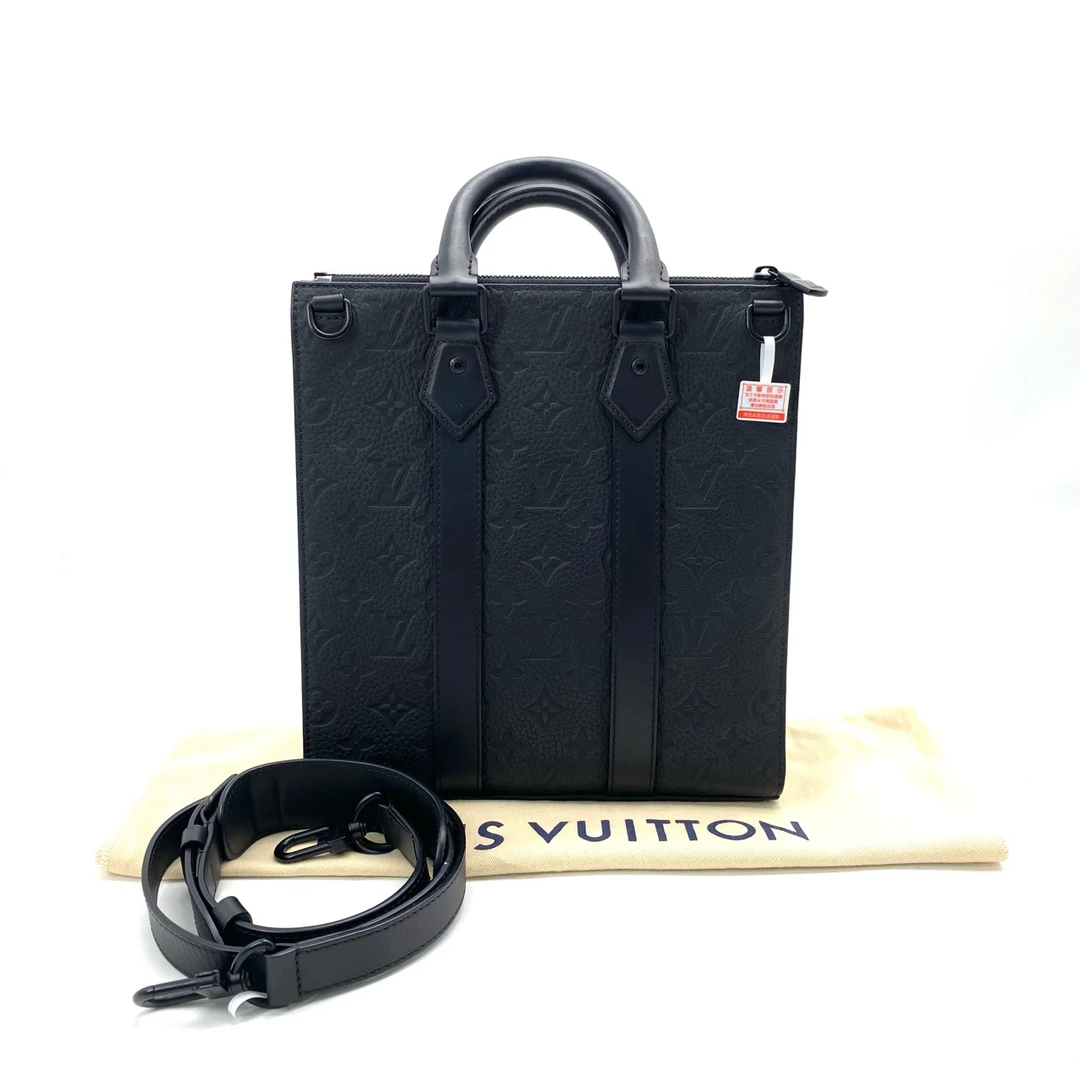95新 LouisVuitton/路易威登 黑色全皮压花琴谱斜挎包 尺寸26/28