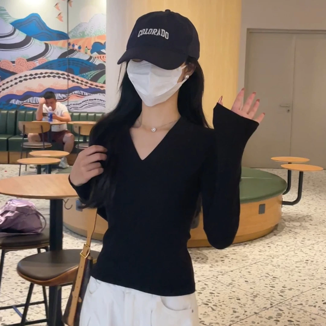 新款早秋薄款上衣新款黑色v领长袖修身百搭显瘦打底衫秋冬季洋气