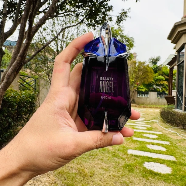 AR黑色高贵优雅香水