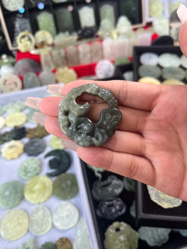天然岫玉狐狸吊坠挂坠黑色