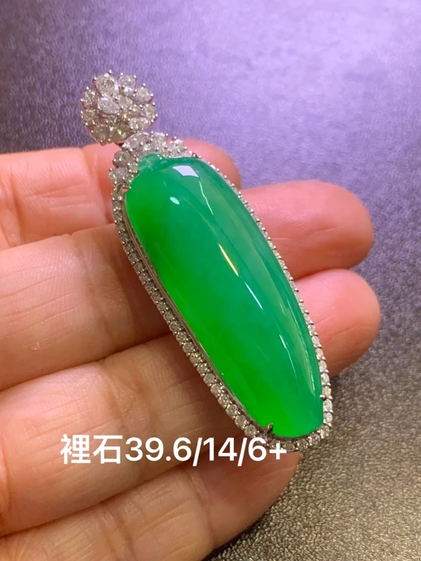 天然翡翠A货冰种阳绿福瓜吊坠种老色阳佩戴优雅时尚高贵气质