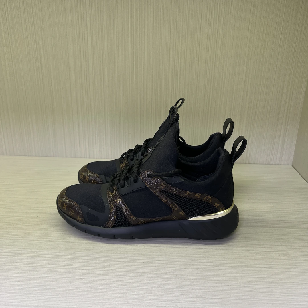 36码 LV/路易威登 休闲鞋 95新 8616030