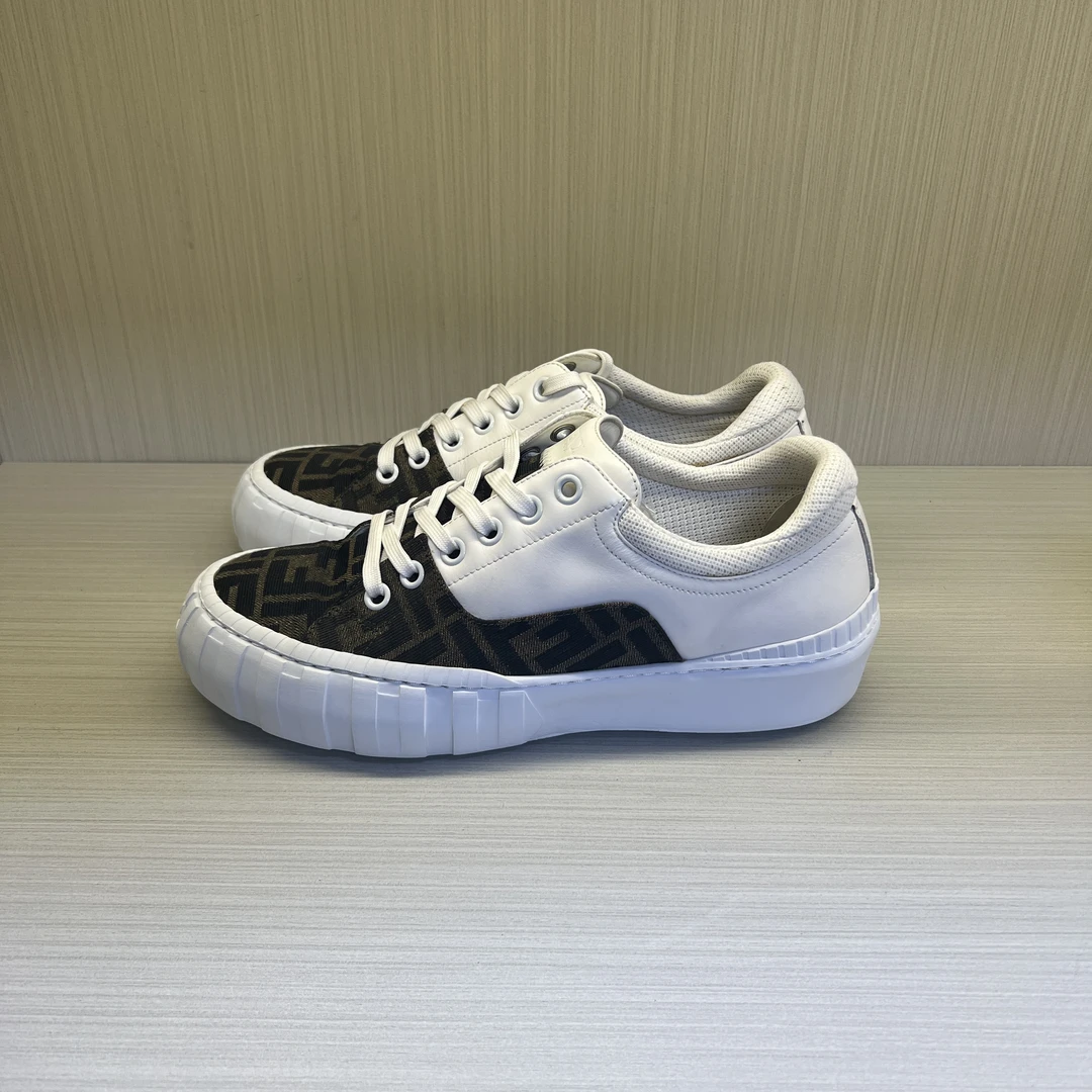 42码 FENDI/芬迪 老花休闲鞋 95新 9763290