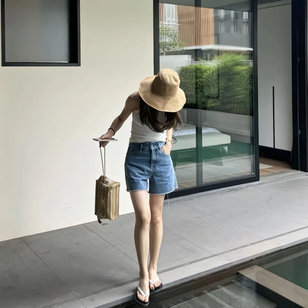 【ASHLEYASS】 “悠闲时光”休闲通勤时尚百搭蓝色牛仔短裤LSN240575Y