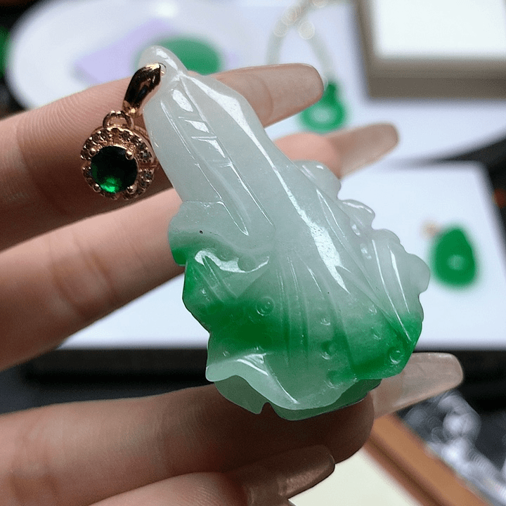 翡翠吊坠(赠链)未镶嵌