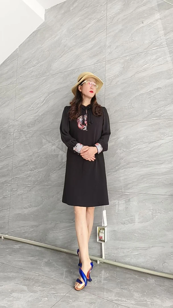 千衣名品时尚洋气长袖连衣裙