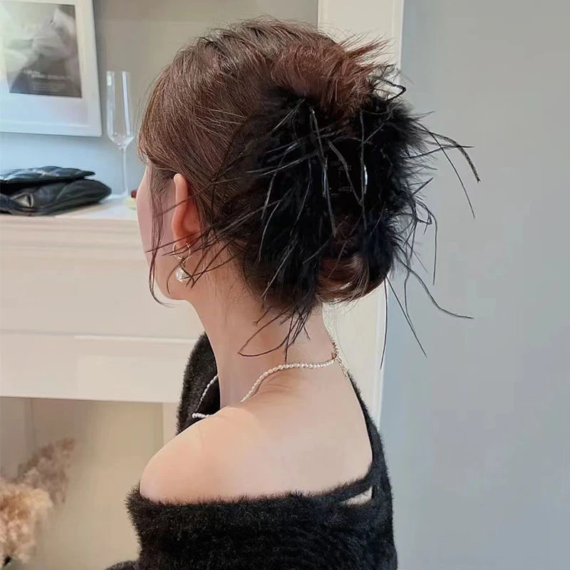 鸵鸟毛发夹后脑勺新简约娘头饰毛绒鲨鱼夹发卡羽毛抓夹法式发夹女