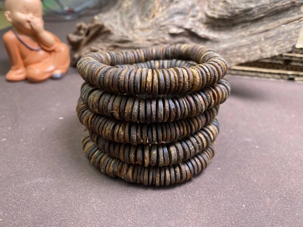 0865245棋楠沉香99沉片珠手串，多样性发一