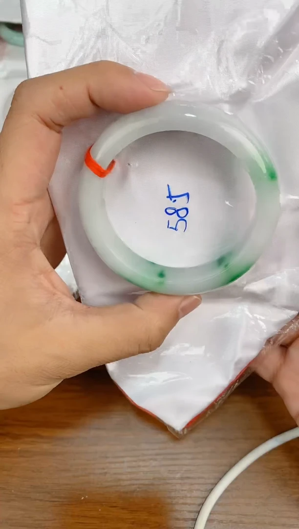 【闪购商品】翠念微正品高质感手镯