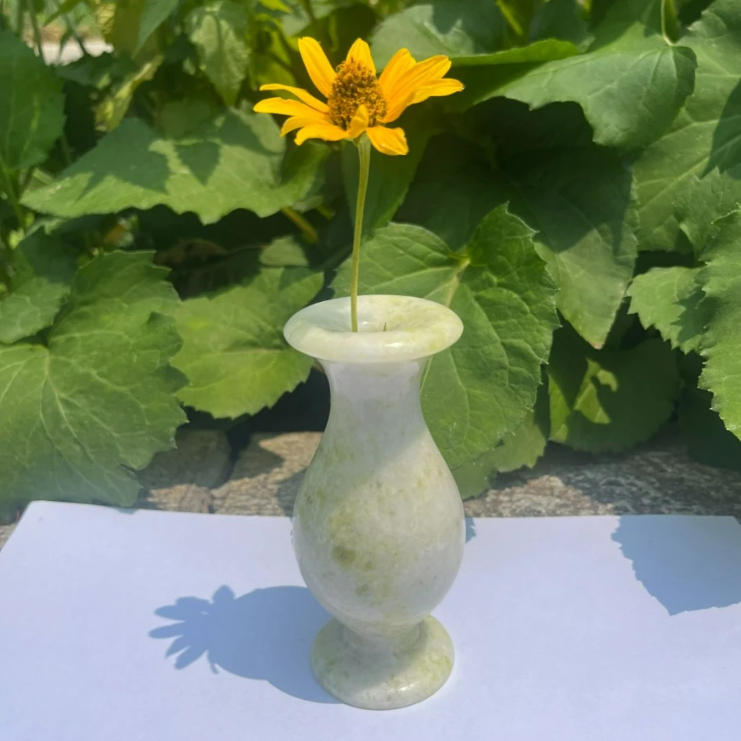 匪石~专享 雕刻玉石小花瓶 简约便携 桌面雕刻玉石小摆件