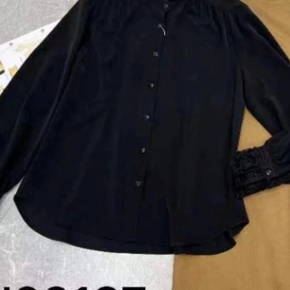 黑色衬衣