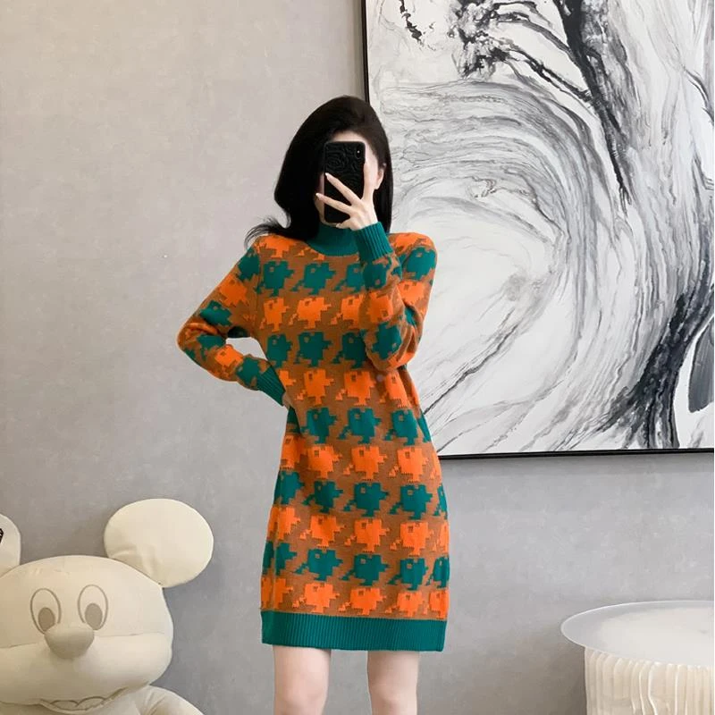 洋气毛衣女中长款显瘦打底直筒裙半高领秋冬季新款彩色针织连衣裙