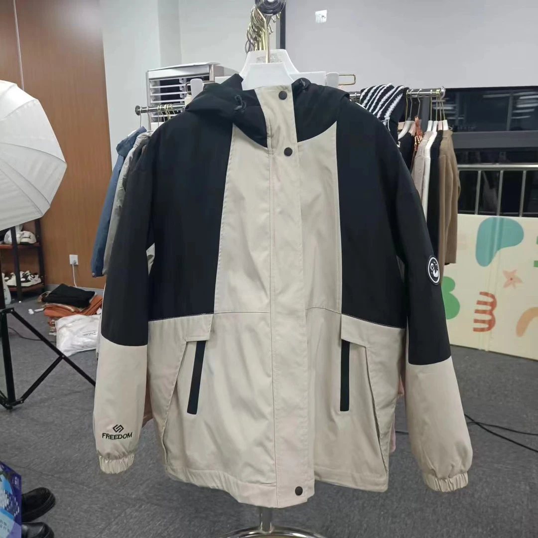 8833款-冬季新款时尚男女同款情侣版冲锋棉服