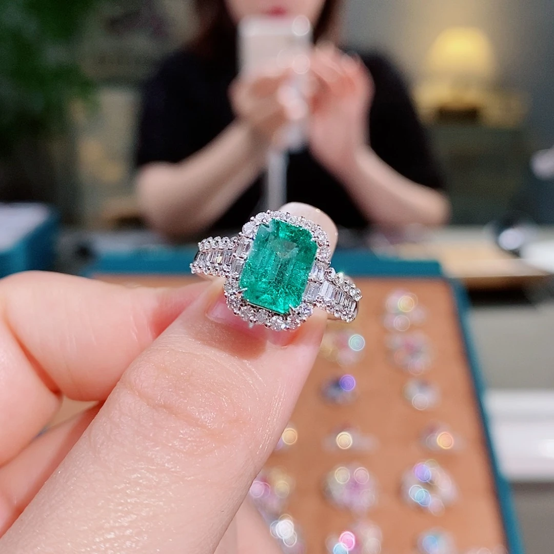 祖母绿戒指18K金镶嵌2.59ct微油vvg吉尔德