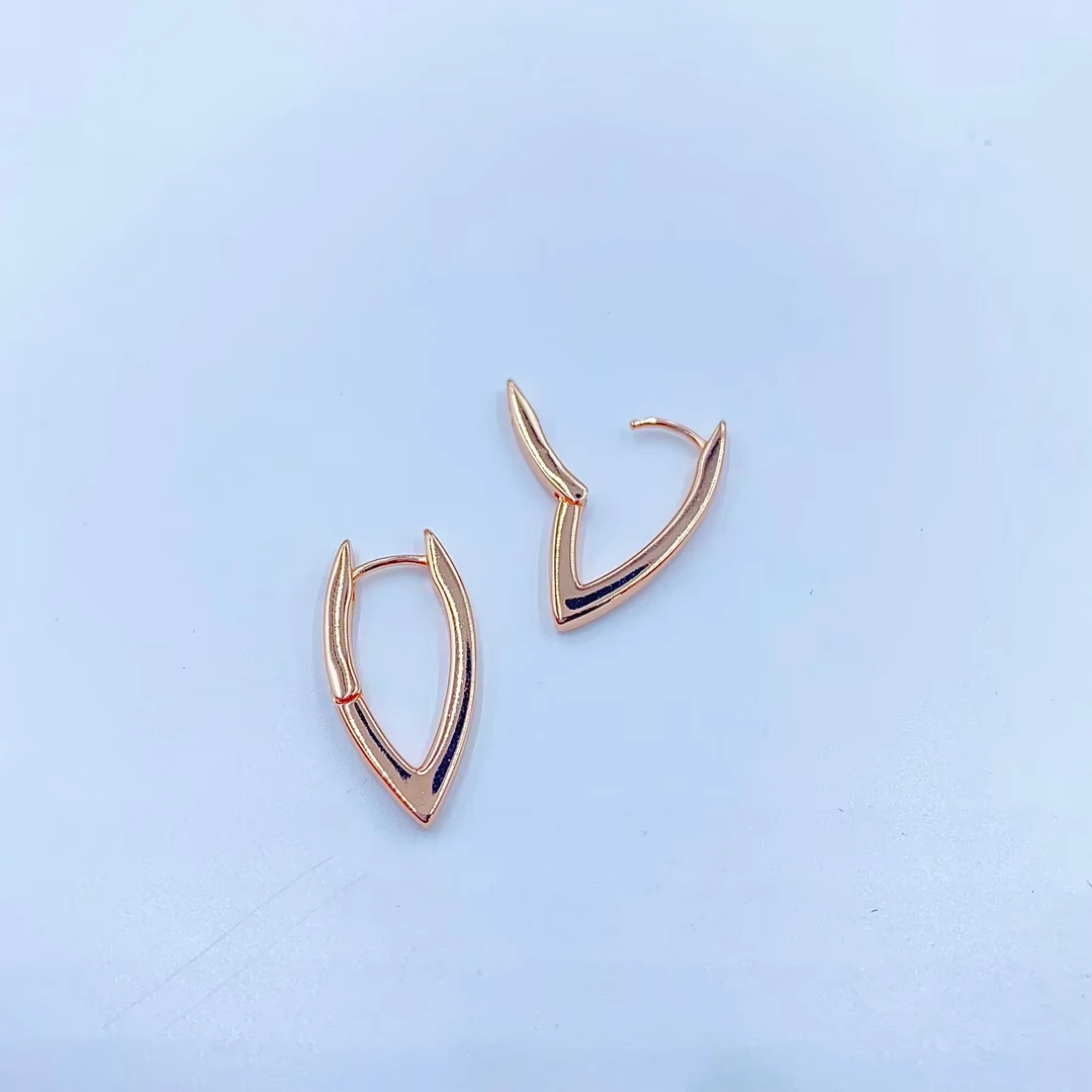 5020  精美玫瑰色一字素耳钉多样性发货