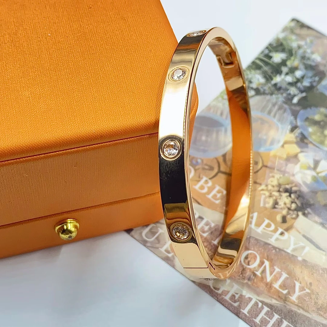 2650   精美黄色手镯多样性发货