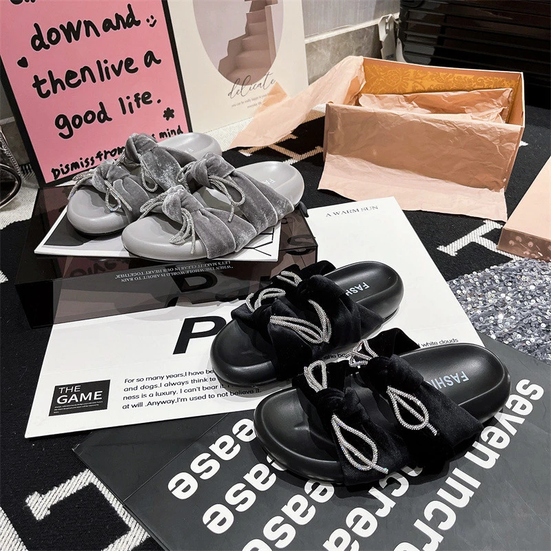 水钻蝴蝶结平底一字拖鞋女2024夏季新款高级感设计外穿露趾凉鞋托