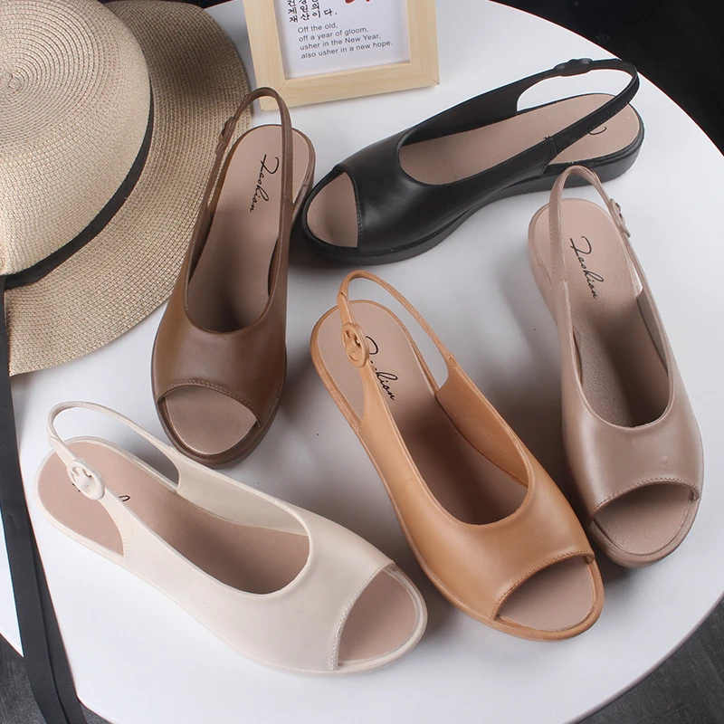 夏季纯色露趾休闲平底新款外穿凉鞋方头女士时尚后凉带女鞋