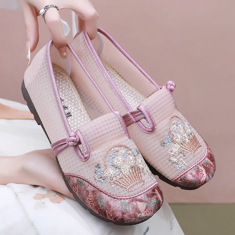 夏季新款绣花鞋女透气平底老北京飞织网中年防滑一脚蹬舒适妈妈鞋