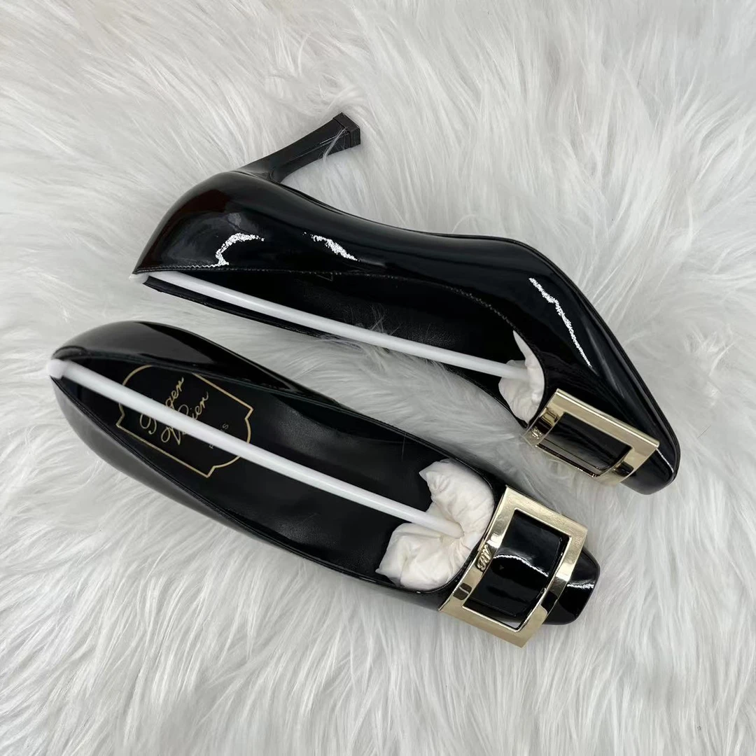 全新未使用 Roger Vivier/罗杰·维威耶 纯黑亮皮方扣女士 高跟鞋
