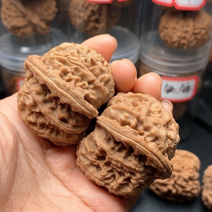 文玩核桃把件不*_三角白43