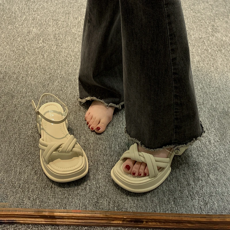 贾不假厚底凉鞋女款小众春季新款复古时尚休闲防滑厚底一字沙滩鞋