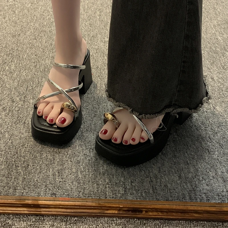 贾不假高跟拖鞋女外穿2024春季新款复古百搭金属小个子套趾凉拖鞋