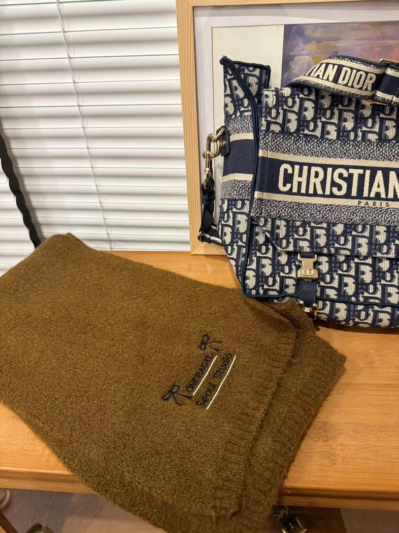 Sevbasks 七七家韩版 A1111WJ 咸菜咖加厚保暖百搭字母刺绣围巾