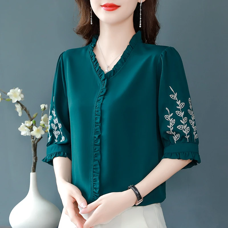 刺绣中袖衬衫女夏装妈妈宽松遮肚子小衫洋气中老年雪纺上衣服显瘦
