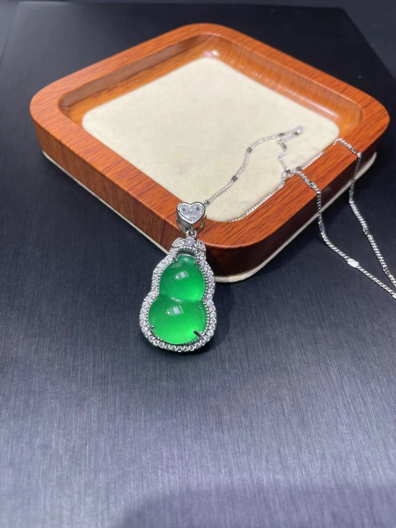 A476冰阳绿吊坠时尚百搭男女款多样发货其一