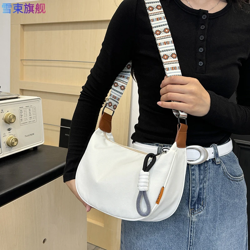 时尚休闲包大容量饺子包女士2024新款个性百搭潮牌小众简约斜挎包