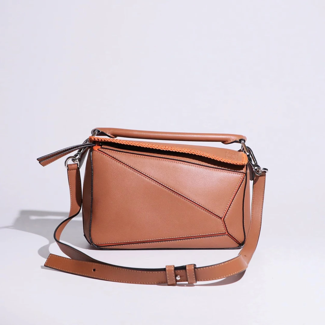 99新 LOEWE/罗意威 Puzzle焦糖色牛皮毛线封边斜挎包 小号