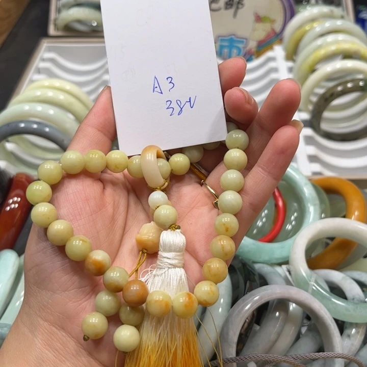 蛇纹石玉手镯未镶嵌锦****室