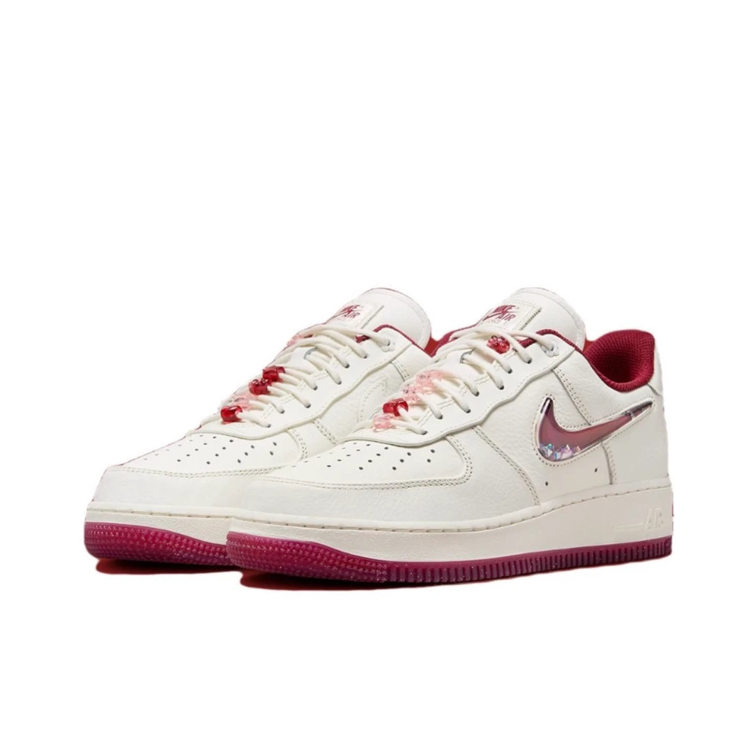 Nike/耐克小情人节限女款复古AIR FORCE 1 白红休闲鞋FZ5068-161
